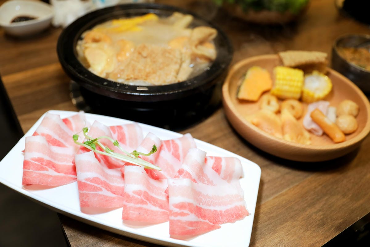 台南安平火鍋餐廳 新垣祖鍋物(安平店) 天然蔬果湯頭石頭火鍋.自助吧吃到飽無限量供應 - 第18張圖 台南安平火鍋餐廳 新垣祖鍋物(安平店) 天然蔬果湯頭石頭火鍋.自助吧吃到飽無限量供應