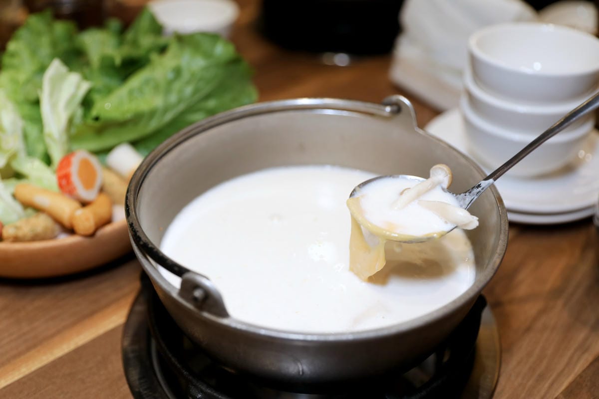 台南安平火鍋餐廳 新垣祖鍋物(安平店) 天然蔬果湯頭石頭火鍋.自助吧吃到飽無限量供應 - 第16張圖 台南安平火鍋餐廳 新垣祖鍋物(安平店) 天然蔬果湯頭石頭火鍋.自助吧吃到飽無限量供應