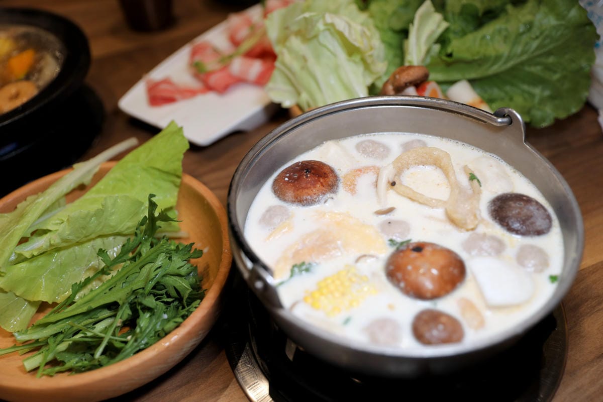 台南安平火鍋餐廳 新垣祖鍋物(安平店) 天然蔬果湯頭石頭火鍋.自助吧吃到飽無限量供應 - 第17張圖 台南安平火鍋餐廳 新垣祖鍋物(安平店) 天然蔬果湯頭石頭火鍋.自助吧吃到飽無限量供應
