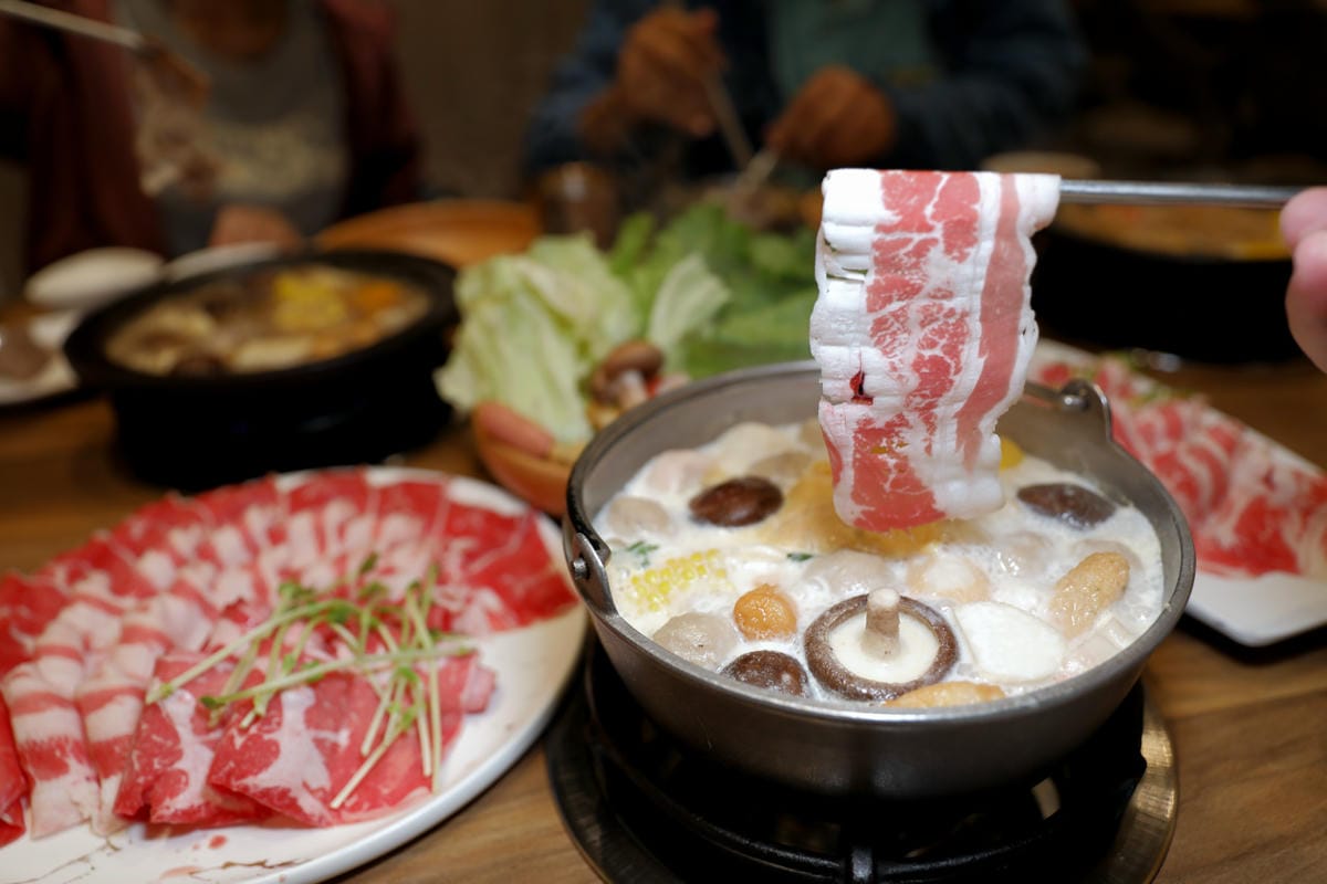 台南安平火鍋餐廳 新垣祖鍋物(安平店) 天然蔬果湯頭石頭火鍋.自助吧吃到飽無限量供應 - 第21張圖 台南安平火鍋餐廳 新垣祖鍋物(安平店) 天然蔬果湯頭石頭火鍋.自助吧吃到飽無限量供應