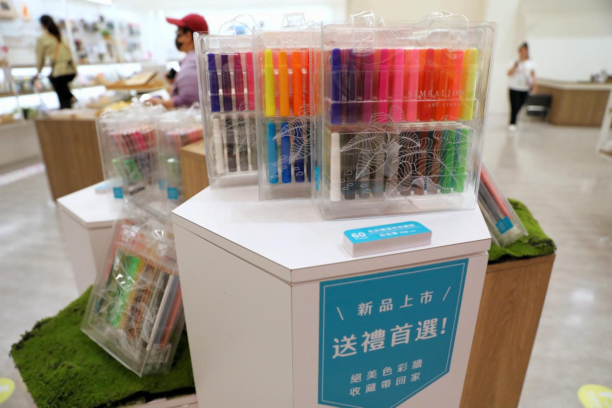 桃園親子景點推薦! 雄獅文具想像力製造所 彩色筆DIY 桃園室內雨備好去處,天氣好還可以野餐去~