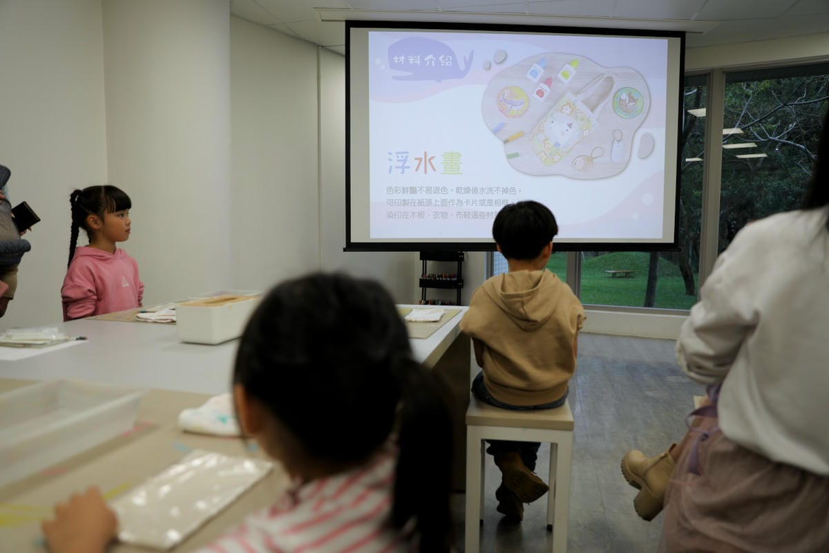 桃園親子景點推薦! 雄獅文具想像力製造所 彩色筆DIY 桃園室內雨備好去處,天氣好還可以野餐去~
