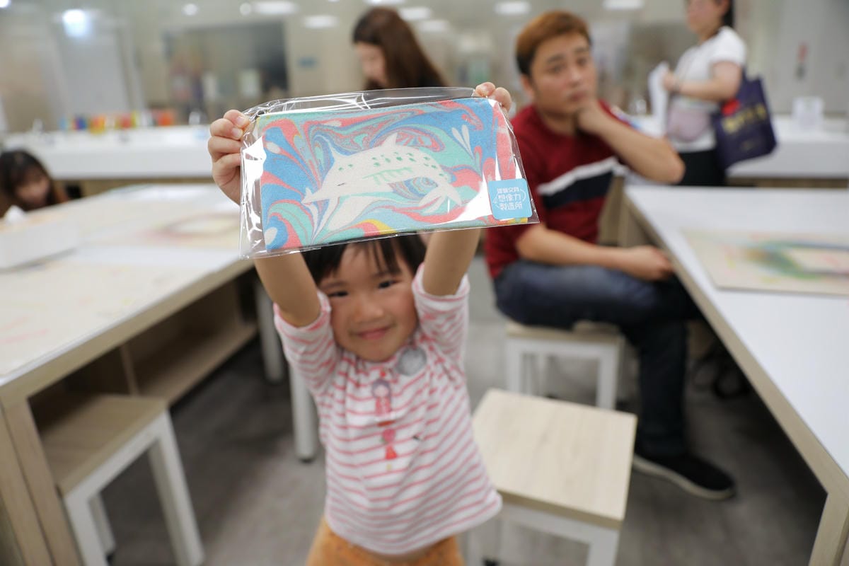 桃園親子景點推薦! 雄獅文具想像力製造所 彩色筆DIY 桃園室內雨備好去處,天氣好還可以野餐去~
