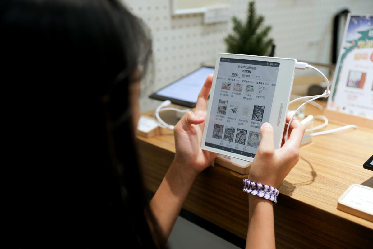 閱悅電子閱讀專門店(台北大稻埕門市) 電子閱讀器租借服務,隨時隨地親子共讀無限制