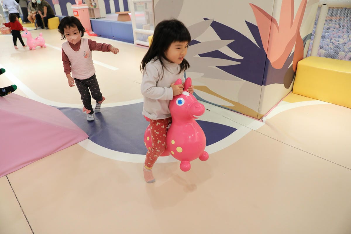 竹北室內親子樂園推薦! 追風奇幻島-童話莊園6+plaza店 吃喝玩樂線上購票超划算!
