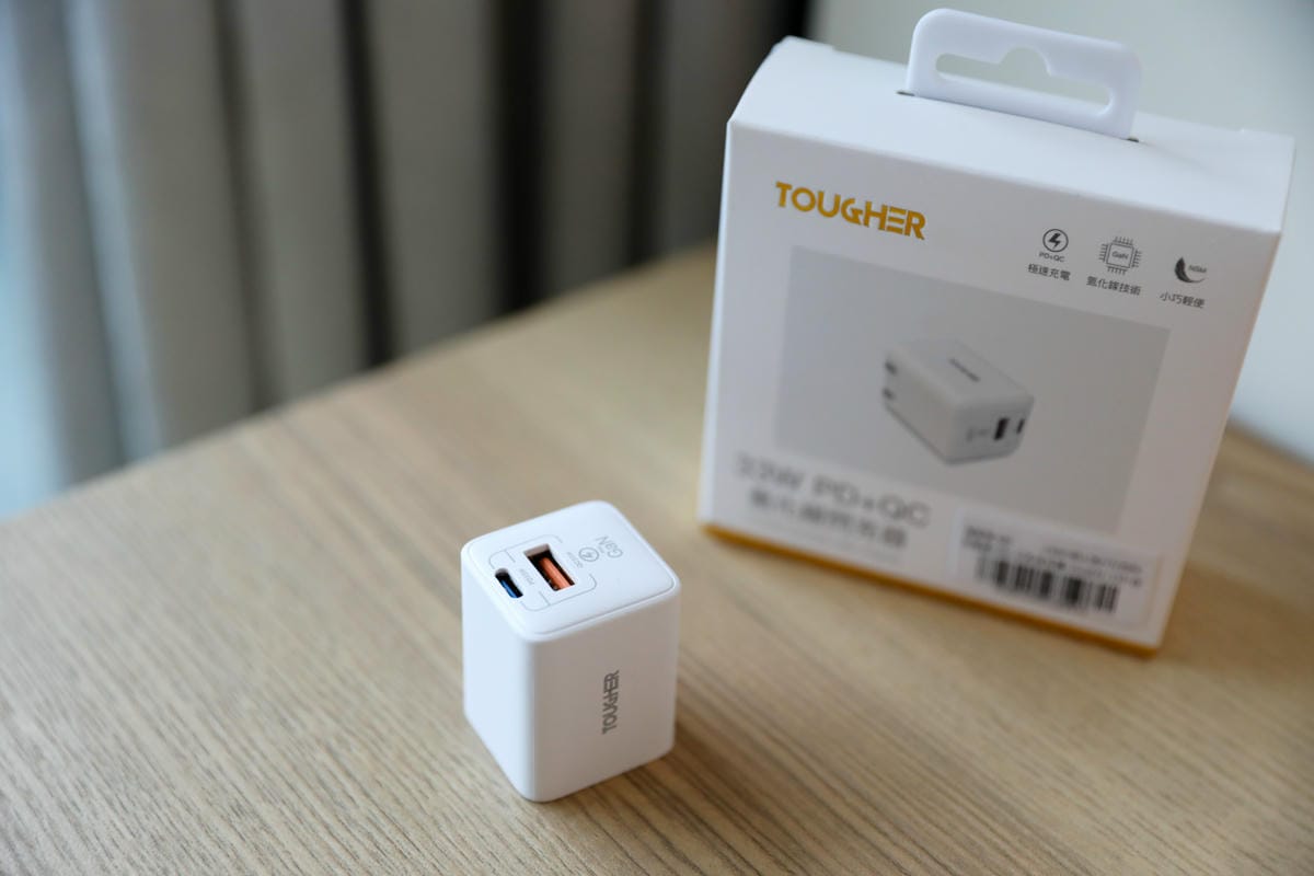 TOUGHER 33W PD+QC 氮化鎵 GaN 閃充器 100-240V國際電壓通用,輕巧好攜帶,出國旅遊快速充電器推薦! - 第2張圖 TOUGHER 33W PD+QC 氮化鎵 GaN 閃充器 100-240V國際電壓通用,輕巧好攜帶,出國旅遊快速充電器推薦!