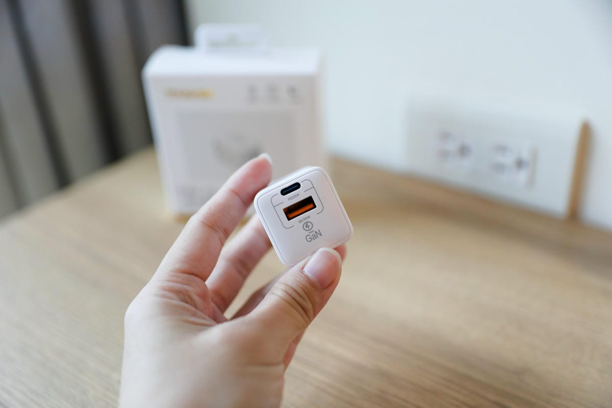 TOUGHER 33W PD+QC 氮化鎵 GaN 閃充器 100-240V國際電壓通用,輕巧好攜帶,出國旅遊快速充電器推薦! - 第3張圖 TOUGHER 33W PD+QC 氮化鎵 GaN 閃充器 100-240V國際電壓通用,輕巧好攜帶,出國旅遊快速充電器推薦!