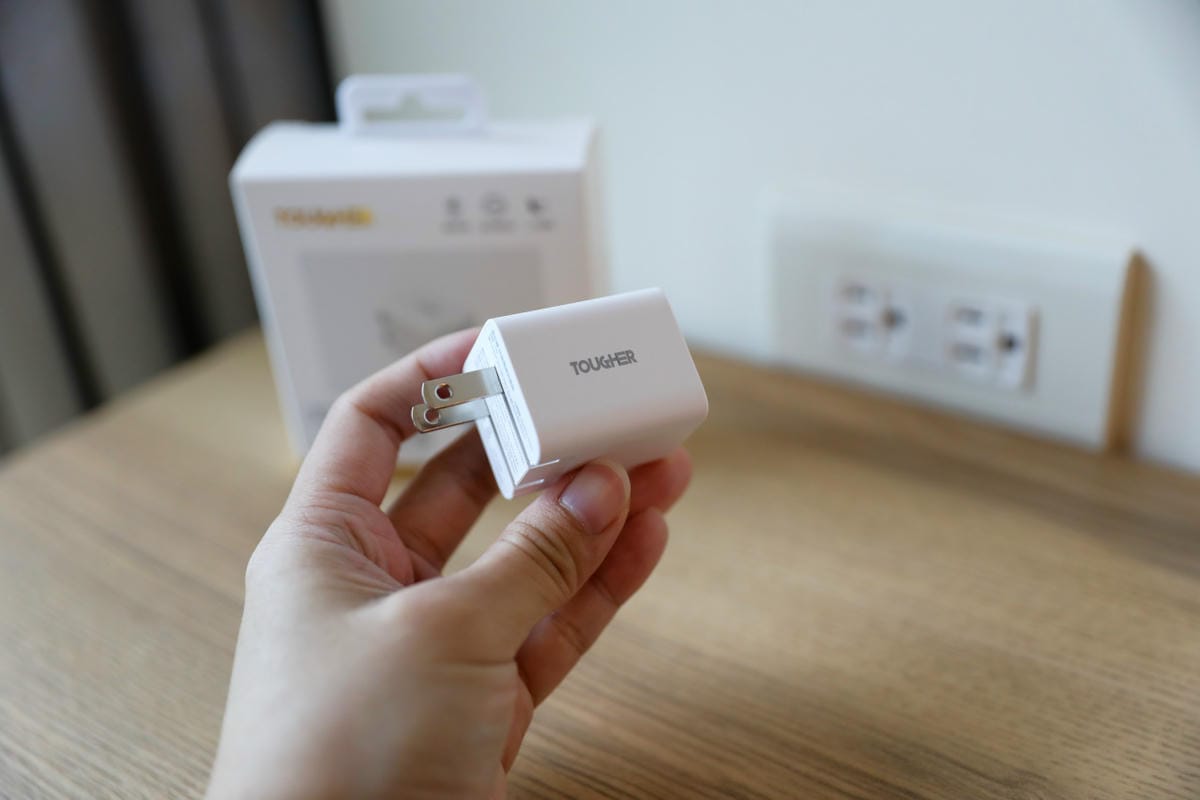 TOUGHER 33W PD+QC 氮化鎵 GaN 閃充器 100-240V國際電壓通用,輕巧好攜帶,出國旅遊快速充電器推薦! - 第5張圖 TOUGHER 33W PD+QC 氮化鎵 GaN 閃充器 100-240V國際電壓通用,輕巧好攜帶,出國旅遊快速充電器推薦!