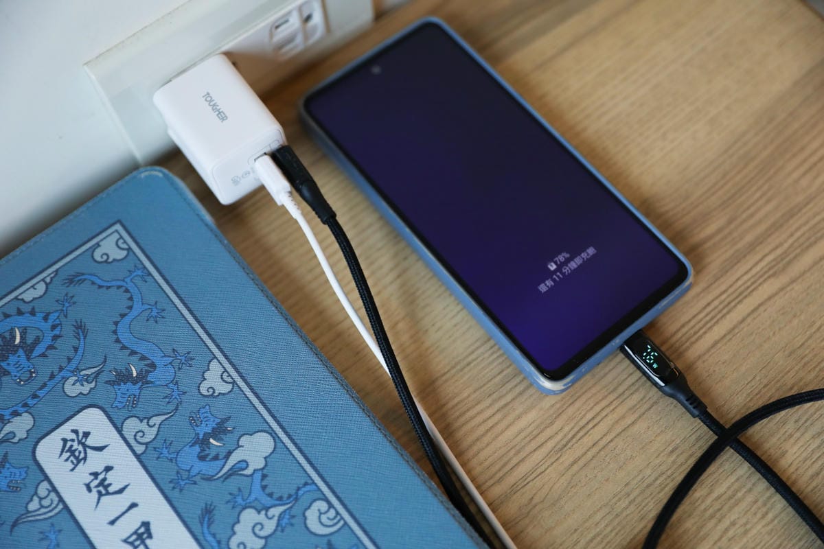 TOUGHER 33W PD+QC 氮化鎵 GaN 閃充器 100-240V國際電壓通用,輕巧好攜帶,出國旅遊快速充電器推薦! - 第8張圖 TOUGHER 33W PD+QC 氮化鎵 GaN 閃充器 100-240V國際電壓通用,輕巧好攜帶,出國旅遊快速充電器推薦!