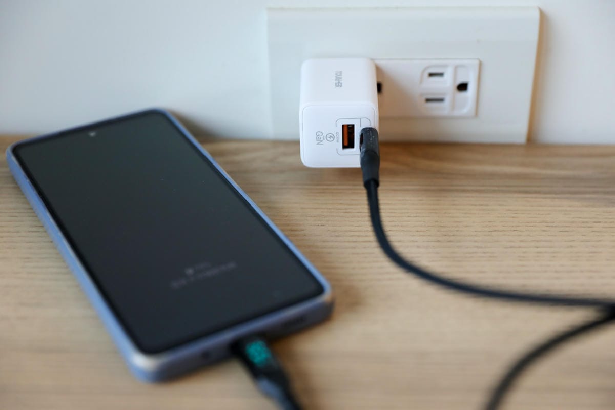TOUGHER 33W PD+QC 氮化鎵 GaN 閃充器 100-240V國際電壓通用,輕巧好攜帶,出國旅遊快速充電器推薦! - 第10張圖 TOUGHER 33W PD+QC 氮化鎵 GaN 閃充器 100-240V國際電壓通用,輕巧好攜帶,出國旅遊快速充電器推薦!