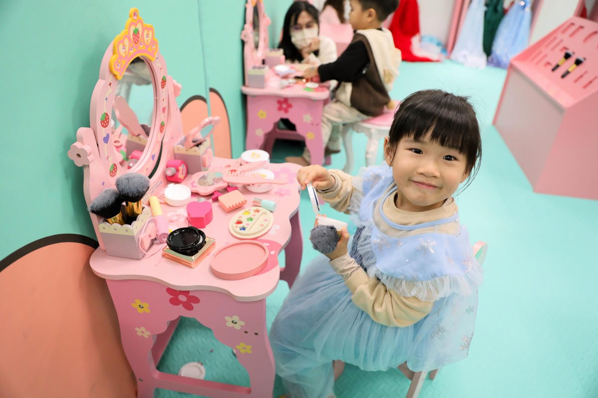 台南室內親子遊樂園推薦! 追風奇幻島-糖果小鎮(台南大遠百) 吃喝玩樂線上購票超划算!