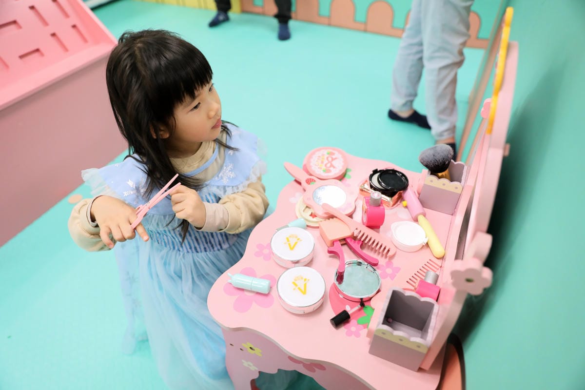 台南室內親子遊樂園推薦! 追風奇幻島-糖果小鎮(台南大遠百) 吃喝玩樂線上購票超划算!