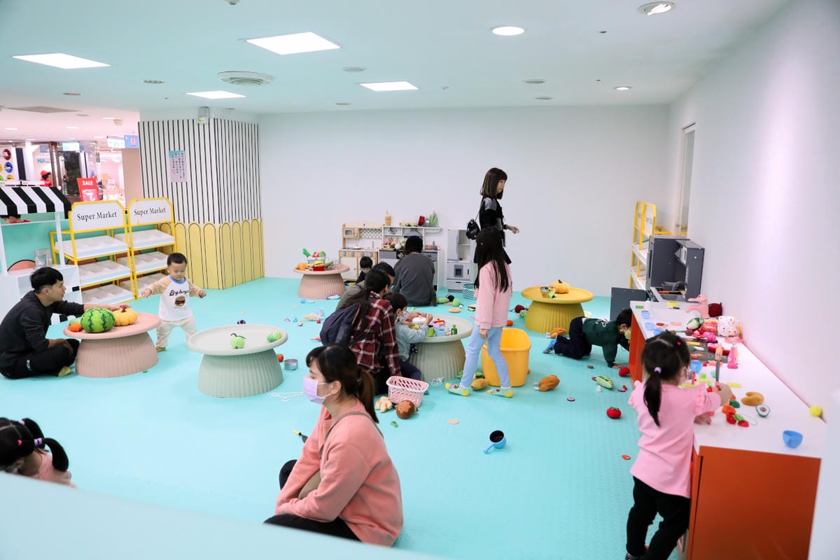台南室內親子遊樂園推薦! 追風奇幻島-糖果小鎮(台南大遠百) 吃喝玩樂線上購票超划算!