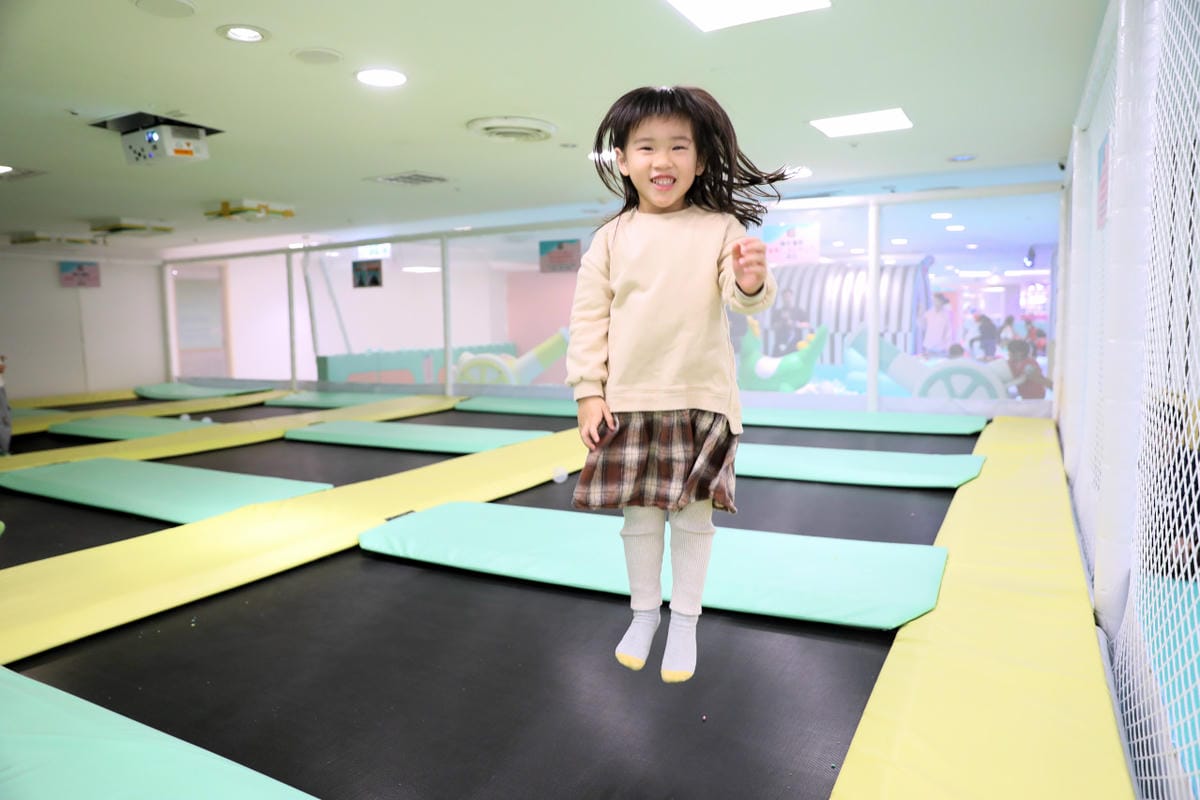 台南室內親子遊樂園推薦! 追風奇幻島-糖果小鎮(台南大遠百) 吃喝玩樂線上購票超划算!