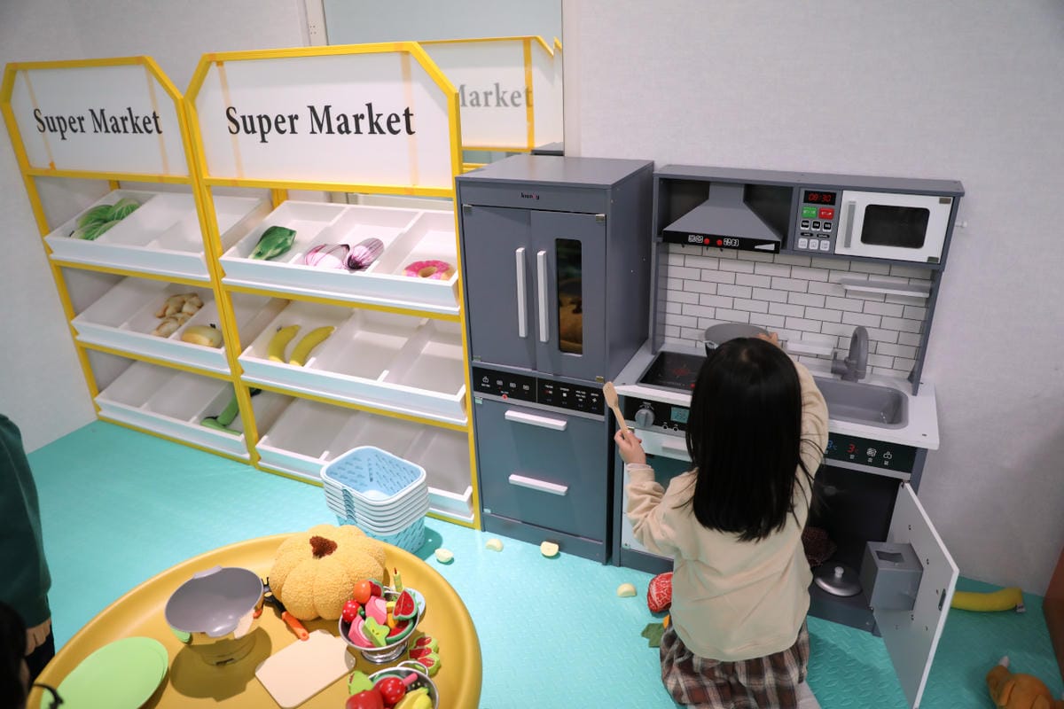 台南室內親子遊樂園推薦! 追風奇幻島-糖果小鎮(台南大遠百) 吃喝玩樂線上購票超划算!