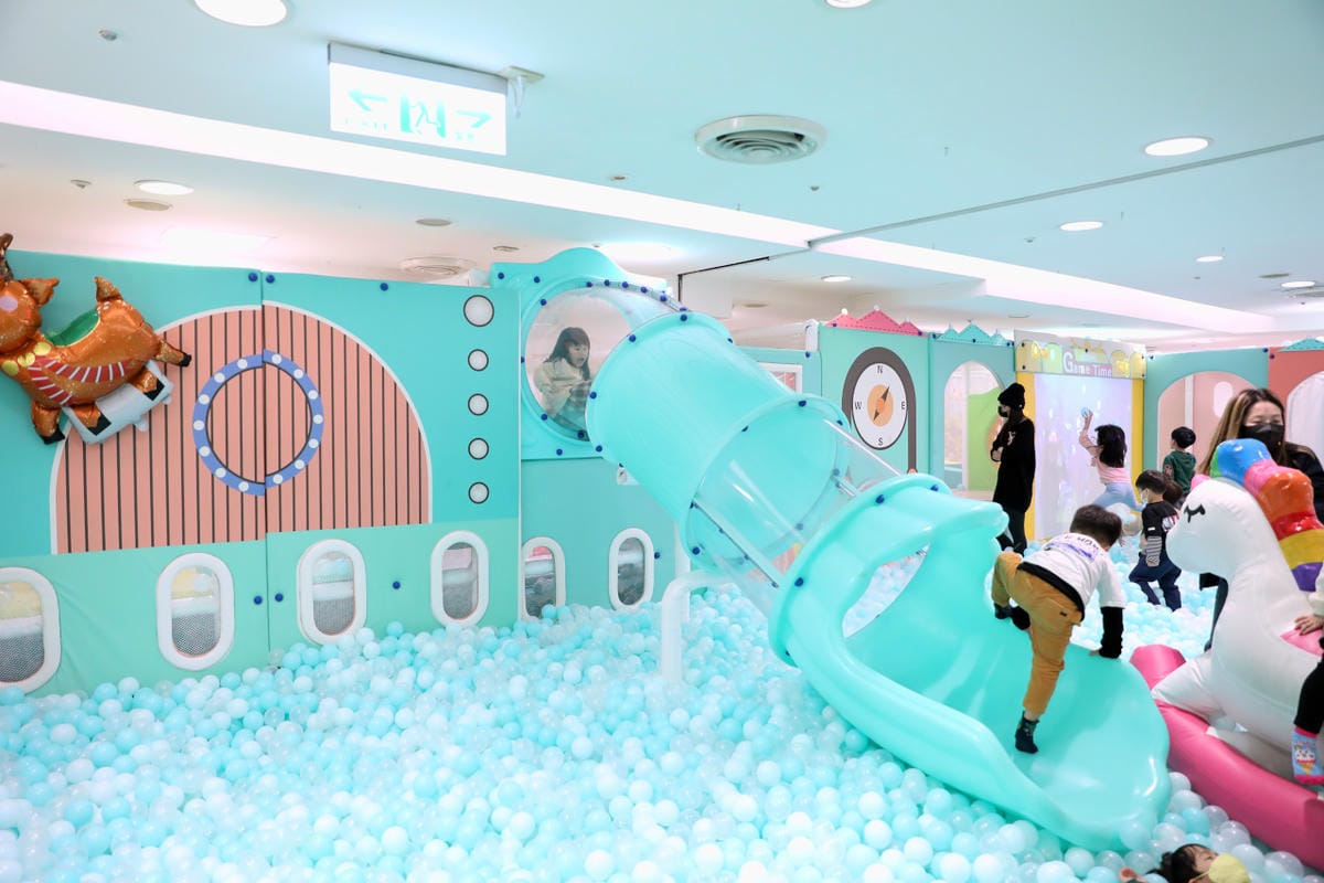 台南室內親子遊樂園推薦! 追風奇幻島-糖果小鎮(台南大遠百) 吃喝玩樂線上購票超划算!