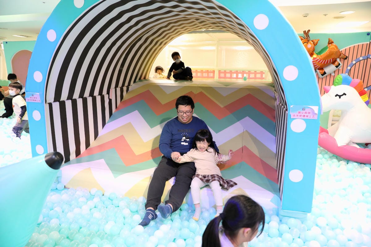 台南室內親子遊樂園推薦! 追風奇幻島-糖果小鎮(台南大遠百) 吃喝玩樂線上購票超划算!