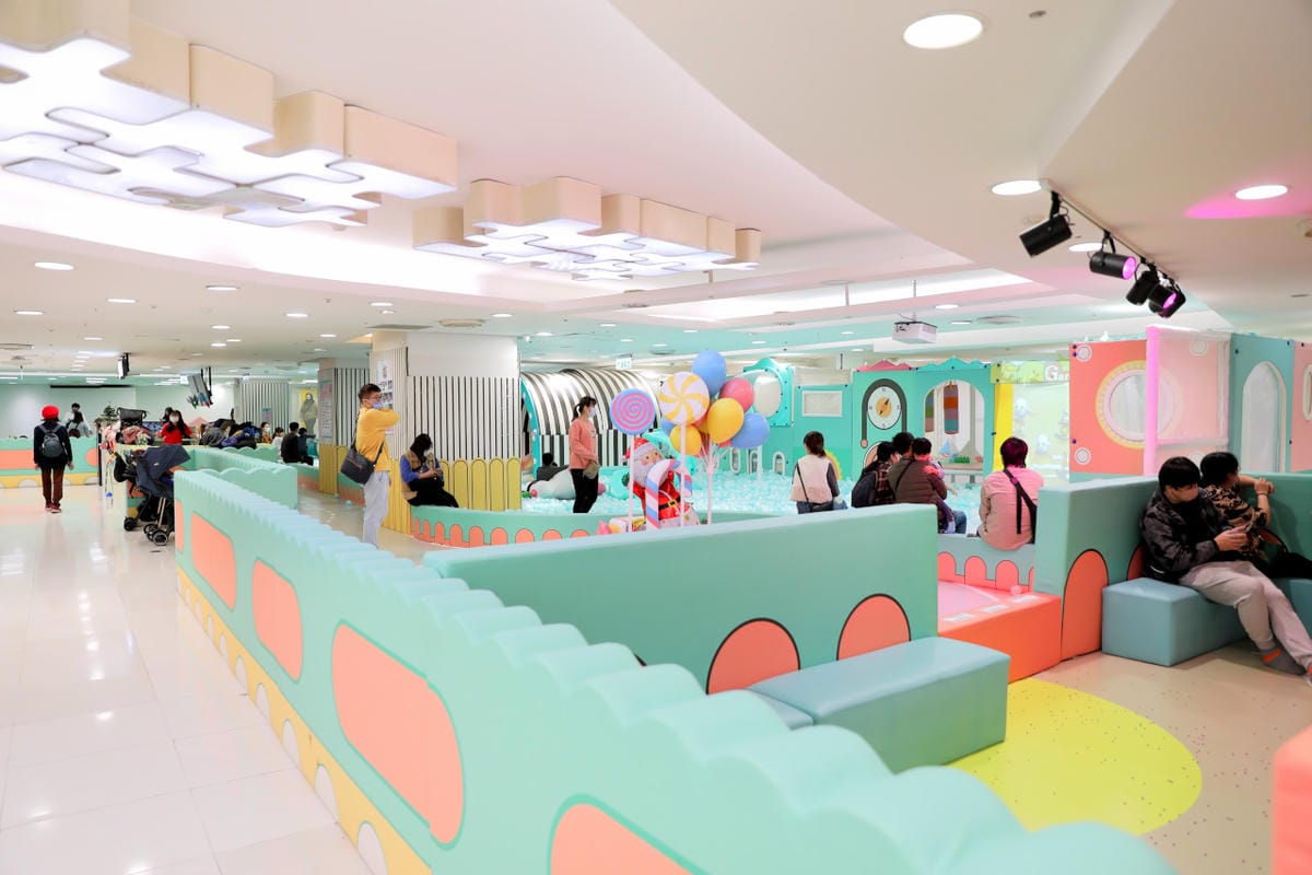 台南室內親子遊樂園推薦! 追風奇幻島-糖果小鎮(台南大遠百) 吃喝玩樂線上購票超划算!