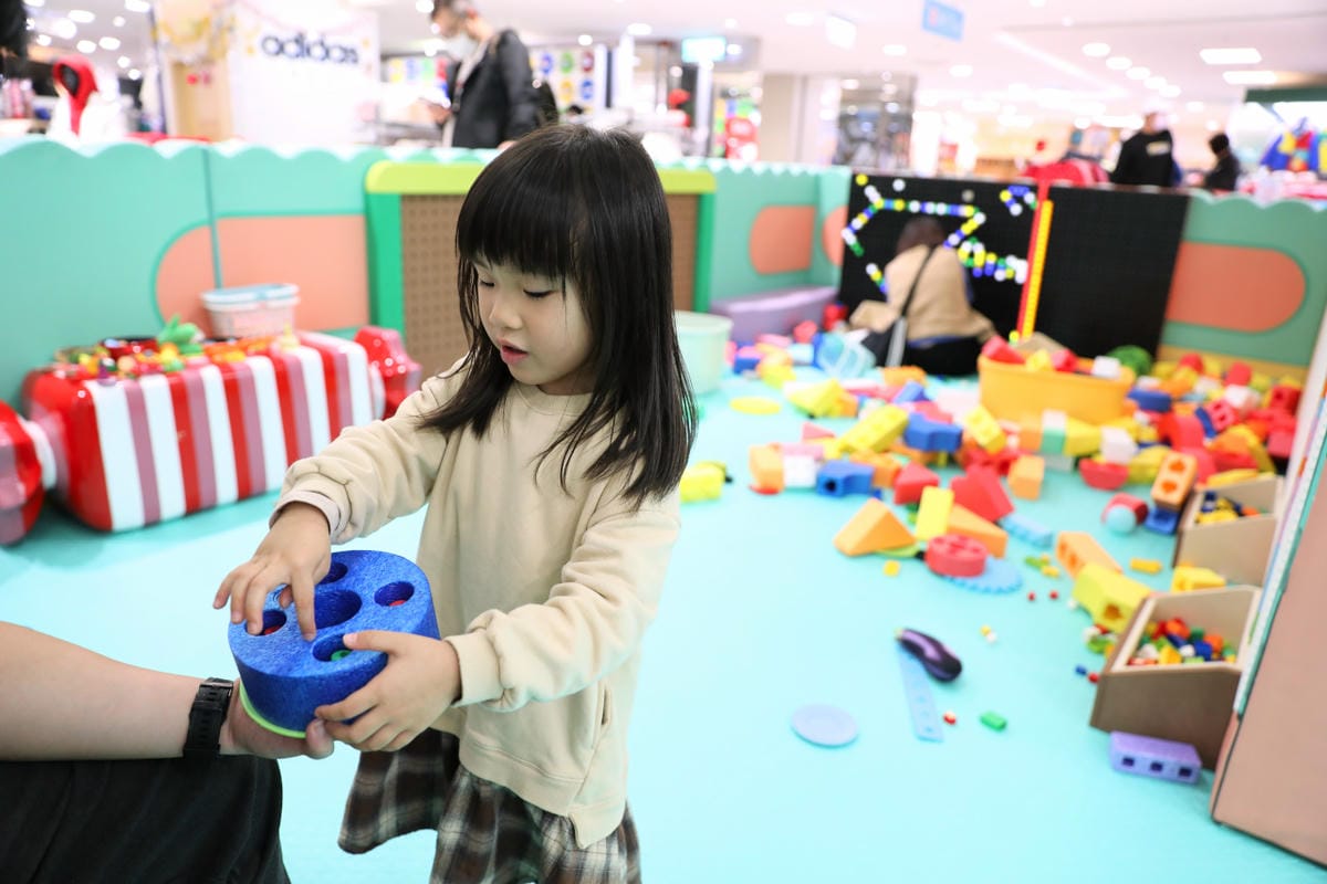 台南室內親子遊樂園推薦! 追風奇幻島-糖果小鎮(台南大遠百) 吃喝玩樂線上購票超划算!