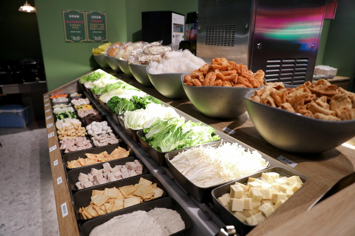 狂一鍋 新台式火鍋(台北西門店) 網路票選新台式火鍋第1名,蔬食自助吧吃到飽,西門町火鍋推薦! - 第8張圖 狂一鍋 新台式火鍋(台北西門店) 網路票選新台式火鍋第1名,蔬食自助吧吃到飽,西門町火鍋推薦!