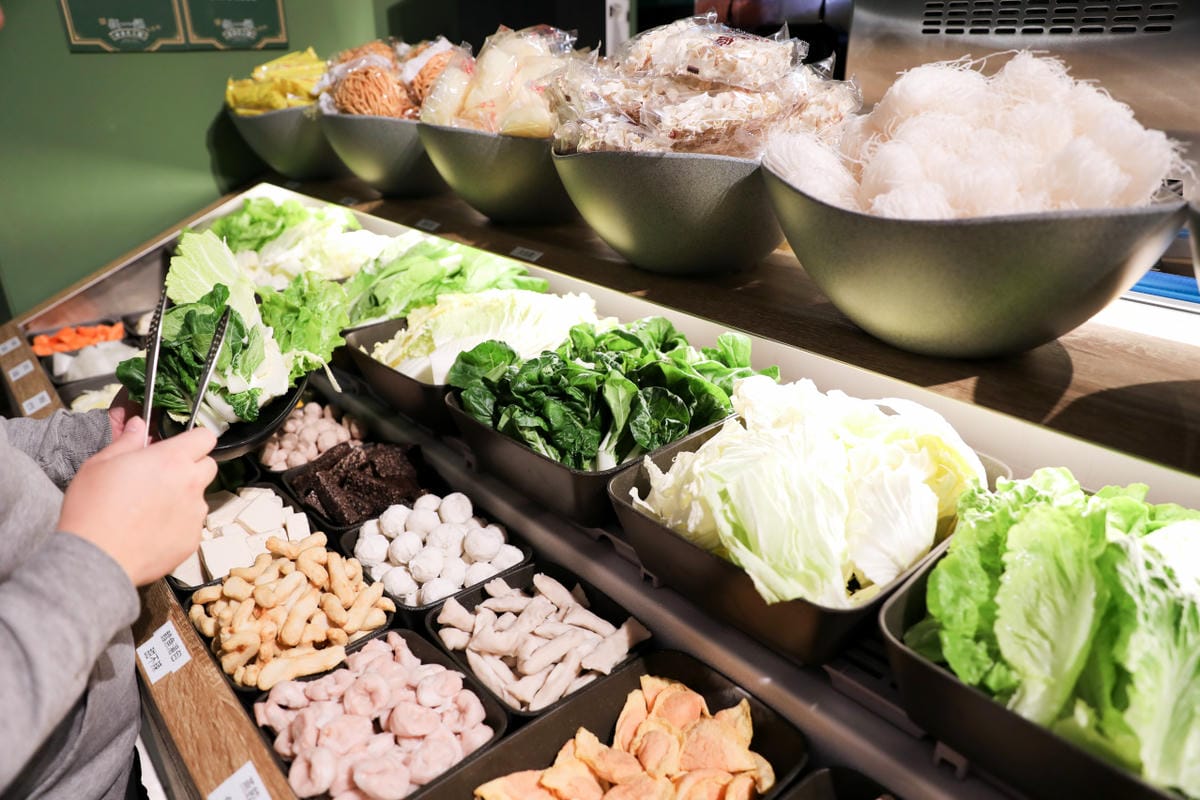 狂一鍋 新台式火鍋(台北西門店) 網路票選新台式火鍋第1名,蔬食自助吧吃到飽,西門町火鍋推薦! - 第10張圖 狂一鍋 新台式火鍋(台北西門店) 網路票選新台式火鍋第1名,蔬食自助吧吃到飽,西門町火鍋推薦!