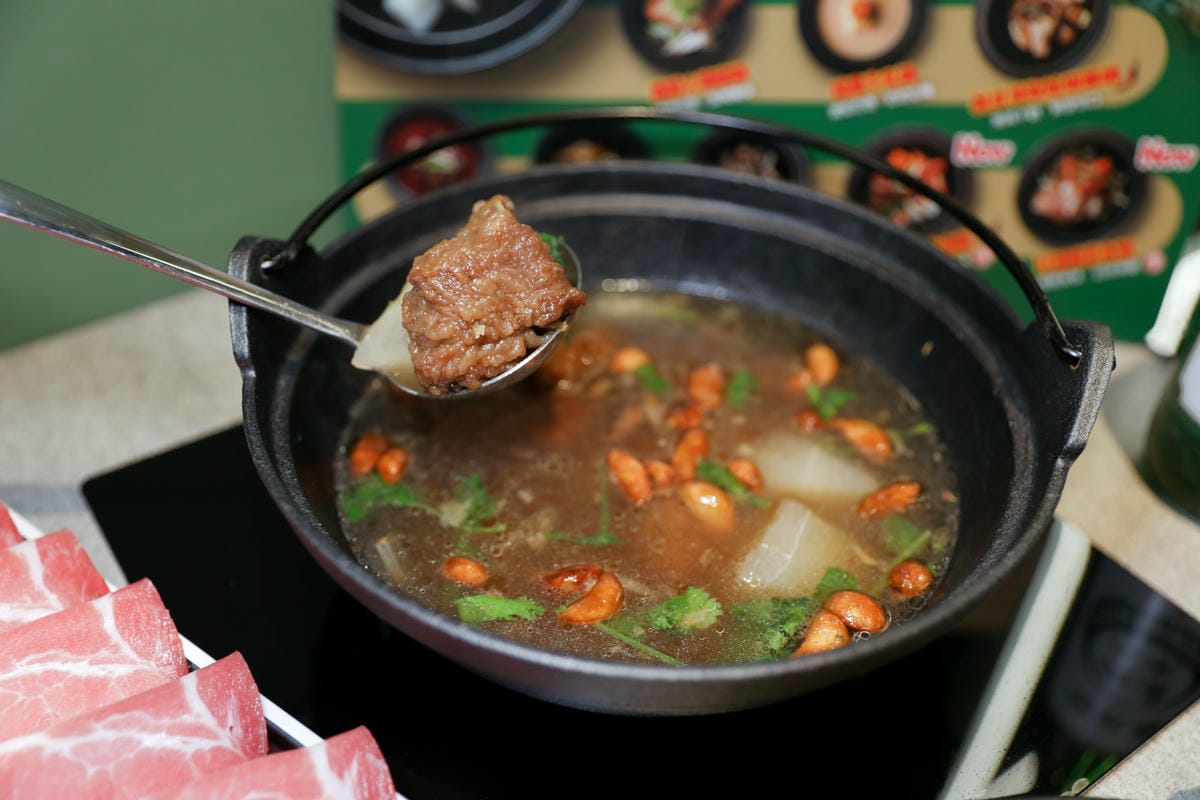 狂一鍋 新台式火鍋(台北西門店) 網路票選新台式火鍋第1名,蔬食自助吧吃到飽,西門町火鍋推薦! - 第23張圖 狂一鍋 新台式火鍋(台北西門店) 網路票選新台式火鍋第1名,蔬食自助吧吃到飽,西門町火鍋推薦!