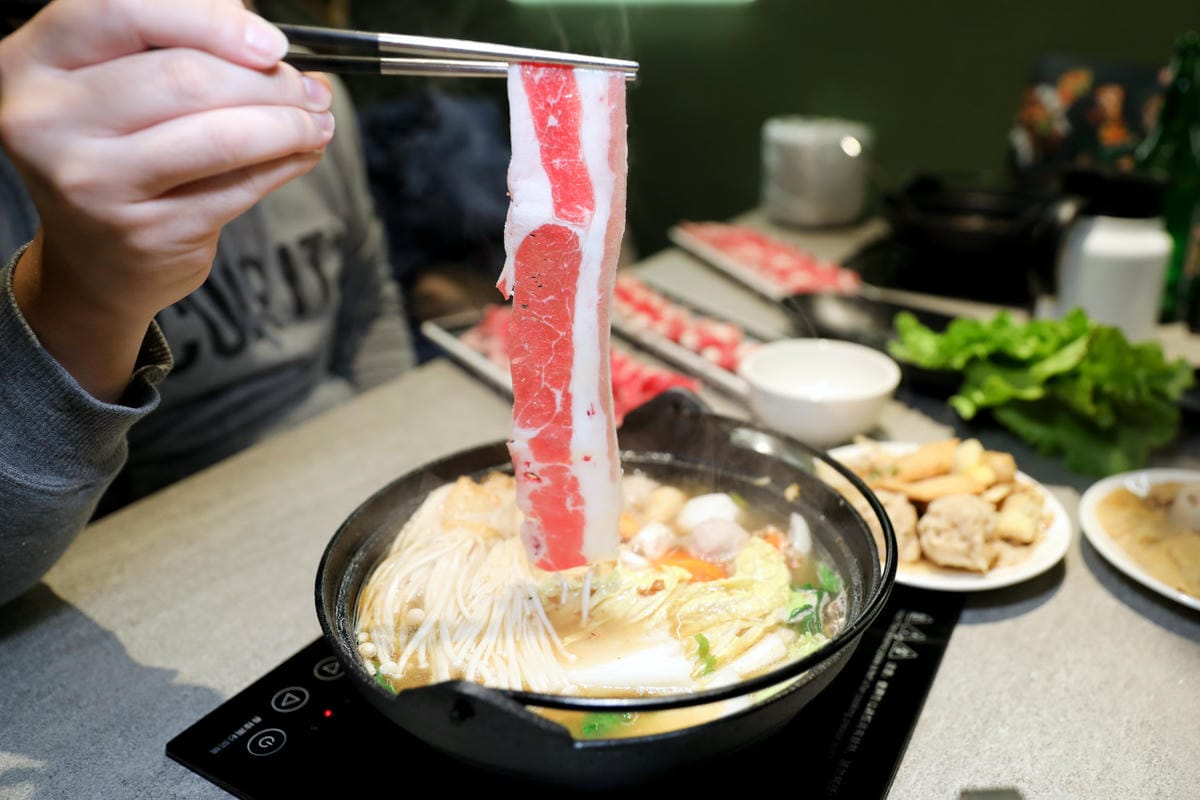 狂一鍋 新台式火鍋(台北西門店) 網路票選新台式火鍋第1名,蔬食自助吧吃到飽,西門町火鍋推薦! - 第36張圖 狂一鍋 新台式火鍋(台北西門店) 網路票選新台式火鍋第1名,蔬食自助吧吃到飽,西門町火鍋推薦!