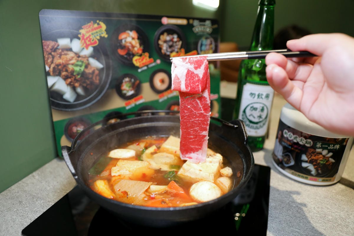 狂一鍋 新台式火鍋(台北西門店) 網路票選新台式火鍋第1名,蔬食自助吧吃到飽,西門町火鍋推薦! - 第35張圖 狂一鍋 新台式火鍋(台北西門店) 網路票選新台式火鍋第1名,蔬食自助吧吃到飽,西門町火鍋推薦!