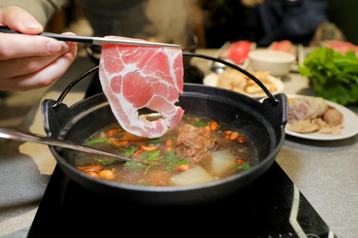 狂一鍋 新台式火鍋(台北西門店) 網路票選新台式火鍋第1名,蔬食自助吧吃到飽,西門町火鍋推薦! - 第37張圖 狂一鍋 新台式火鍋(台北西門店) 網路票選新台式火鍋第1名,蔬食自助吧吃到飽,西門町火鍋推薦!