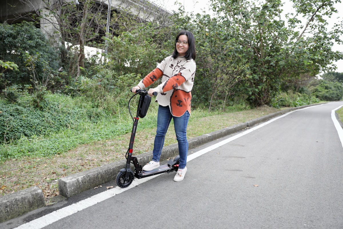 摺疊電動滑板車開箱 Waymax Lite-3電動滑板車 親子同樂.懶人代步車推薦!