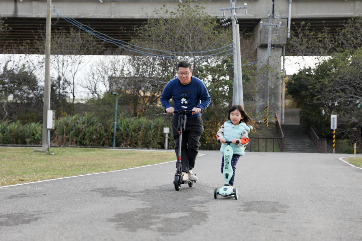 摺疊電動滑板車開箱 Waymax Lite-3電動滑板車 親子同樂.懶人代步車推薦!