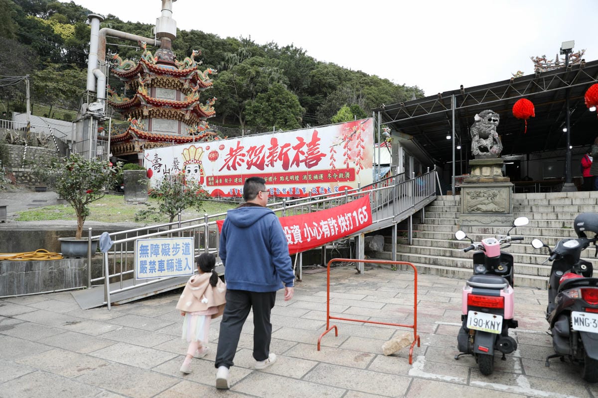 2025桃園走春一日遊推薦! 壽山巖觀音寺 新年祈福拜拜領福袋.點燈安太歲.補春運保平安.賞櫻花,再到長庚養生文化村賞梅花野餐 - 第7張圖 2025桃園走春一日遊推薦! 壽山巖觀音寺 新年祈福拜拜領福袋.點燈安太歲.補春運保平安.賞櫻花,再到長庚養生文化村賞梅花野餐