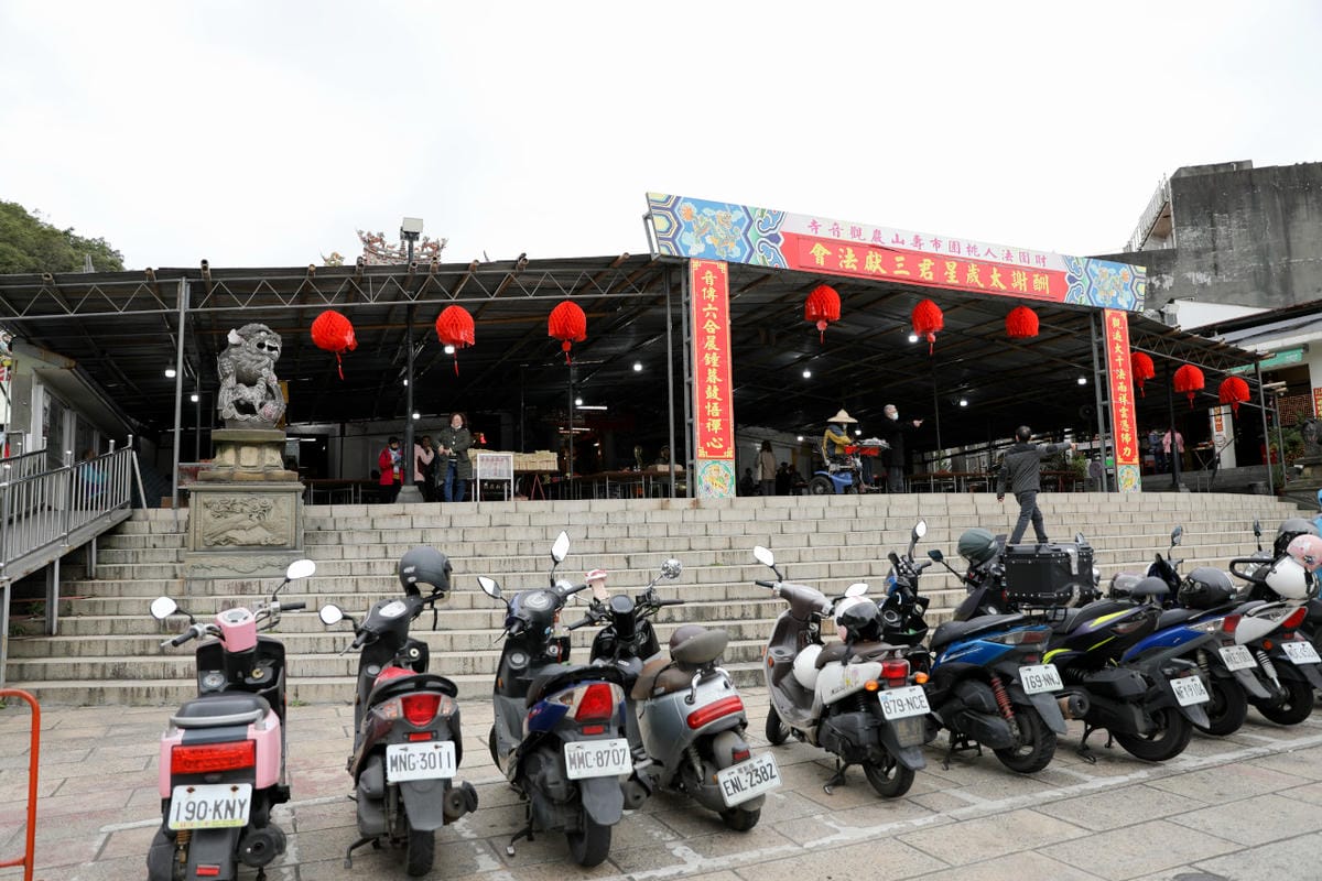 2025桃園走春一日遊推薦! 壽山巖觀音寺 新年祈福拜拜領福袋.點燈安太歲.補春運保平安.賞櫻花,再到長庚養生文化村賞梅花野餐 - 第5張圖 2025桃園走春一日遊推薦! 壽山巖觀音寺 新年祈福拜拜領福袋.點燈安太歲.補春運保平安.賞櫻花,再到長庚養生文化村賞梅花野餐