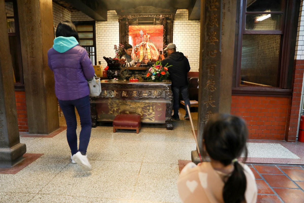 2025桃園走春一日遊推薦! 壽山巖觀音寺 新年祈福拜拜領福袋.點燈安太歲.補春運保平安.賞櫻花,再到長庚養生文化村賞梅花野餐 - 第17張圖 2025桃園走春一日遊推薦! 壽山巖觀音寺 新年祈福拜拜領福袋.點燈安太歲.補春運保平安.賞櫻花,再到長庚養生文化村賞梅花野餐