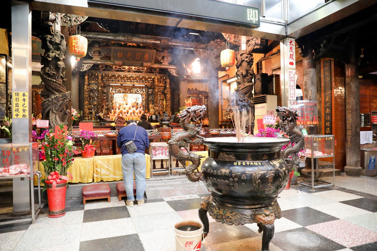 2025桃園走春一日遊推薦! 壽山巖觀音寺 新年祈福拜拜領福袋.點燈安太歲.補春運保平安.賞櫻花,再到長庚養生文化村賞梅花野餐 - 第1張圖 2025桃園走春一日遊推薦! 壽山巖觀音寺 新年祈福拜拜領福袋.點燈安太歲.補春運保平安.賞櫻花,再到長庚養生文化村賞梅花野餐