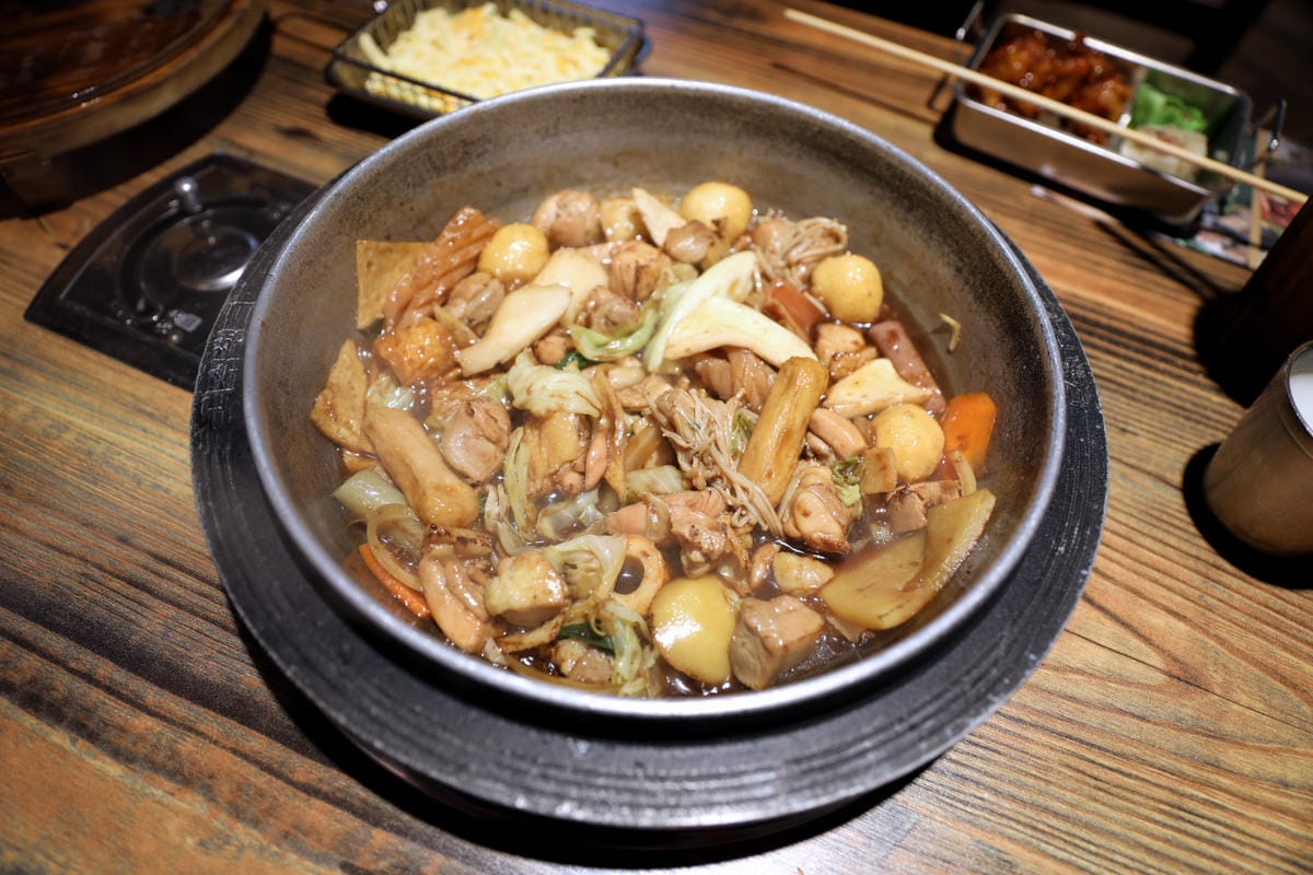 西門町韓式料理火鍋兩吃 500元有找,高CP值吃到飽推薦! 甩鍋雞볶찜韓式炒雞吃到飽(西門店) - 第20張圖 西門町韓式料理火鍋兩吃 500元有找,高CP值吃到飽推薦! 甩鍋雞볶찜韓式炒雞吃到飽(西門店)