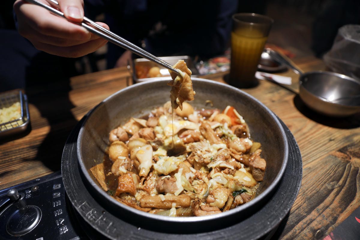 西門町韓式料理火鍋兩吃 500元有找,高CP值吃到飽推薦! 甩鍋雞볶찜韓式炒雞吃到飽(西門店) - 第22張圖 西門町韓式料理火鍋兩吃 500元有找,高CP值吃到飽推薦! 甩鍋雞볶찜韓式炒雞吃到飽(西門店)