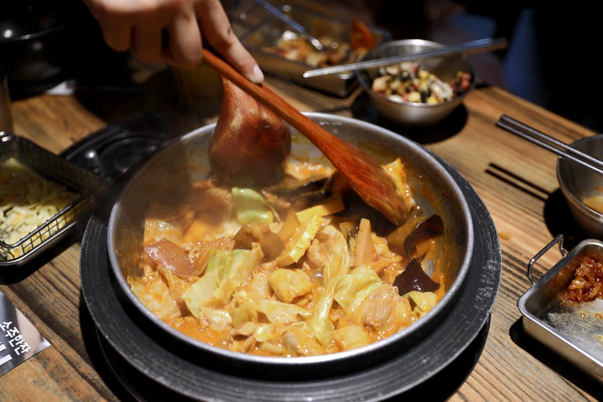 西門町韓式料理火鍋兩吃 500元有找,高CP值吃到飽推薦! 甩鍋雞볶찜韓式炒雞吃到飽(西門店) - 第24張圖 西門町韓式料理火鍋兩吃 500元有找,高CP值吃到飽推薦! 甩鍋雞볶찜韓式炒雞吃到飽(西門店)