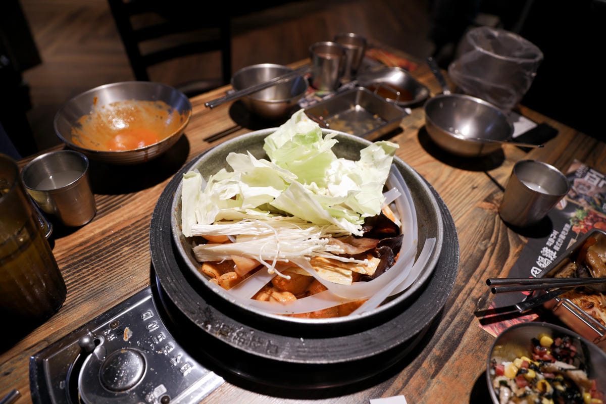 西門町韓式料理火鍋兩吃 500元有找,高CP值吃到飽推薦! 甩鍋雞볶찜韓式炒雞吃到飽(西門店) - 第23張圖 西門町韓式料理火鍋兩吃 500元有找,高CP值吃到飽推薦! 甩鍋雞볶찜韓式炒雞吃到飽(西門店)