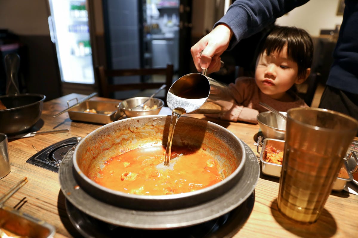 西門町韓式料理火鍋兩吃 500元有找,高CP值吃到飽推薦! 甩鍋雞볶찜韓式炒雞吃到飽(西門店) - 第26張圖 西門町韓式料理火鍋兩吃 500元有找,高CP值吃到飽推薦! 甩鍋雞볶찜韓式炒雞吃到飽(西門店)