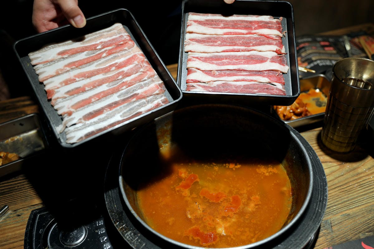 西門町韓式料理火鍋兩吃 500元有找,高CP值吃到飽推薦! 甩鍋雞볶찜韓式炒雞吃到飽(西門店) - 第27張圖 西門町韓式料理火鍋兩吃 500元有找,高CP值吃到飽推薦! 甩鍋雞볶찜韓式炒雞吃到飽(西門店)
