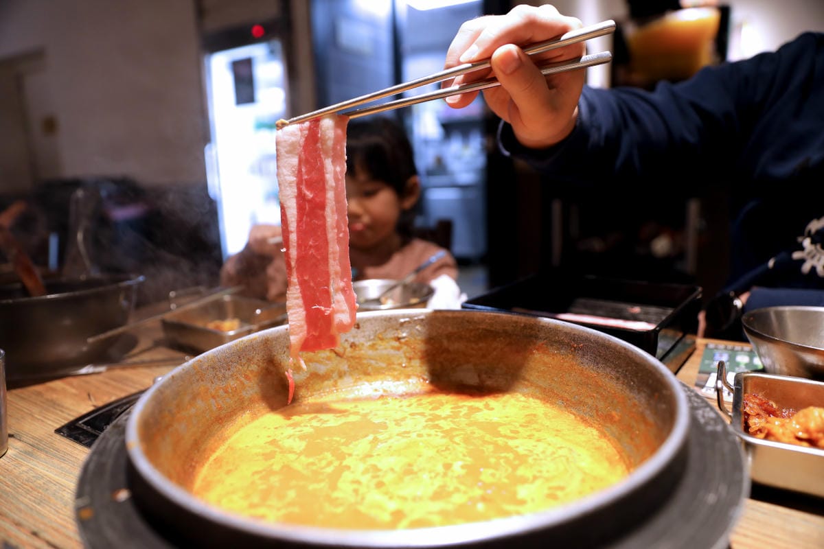 西門町韓式料理火鍋兩吃 500元有找,高CP值吃到飽推薦! 甩鍋雞볶찜韓式炒雞吃到飽(西門店) - 第28張圖 西門町韓式料理火鍋兩吃 500元有找,高CP值吃到飽推薦! 甩鍋雞볶찜韓式炒雞吃到飽(西門店)