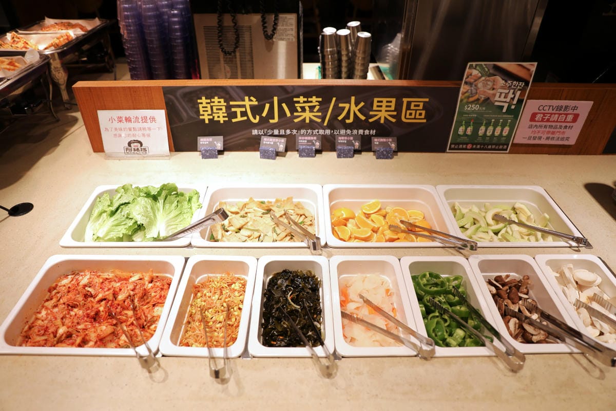 台北信義區韓式料理吃到飽推薦! 阿豬媽아줌마韓式烤肉吃到飽(信義Att店) 道地韓式烤五花包生菜超美味~
