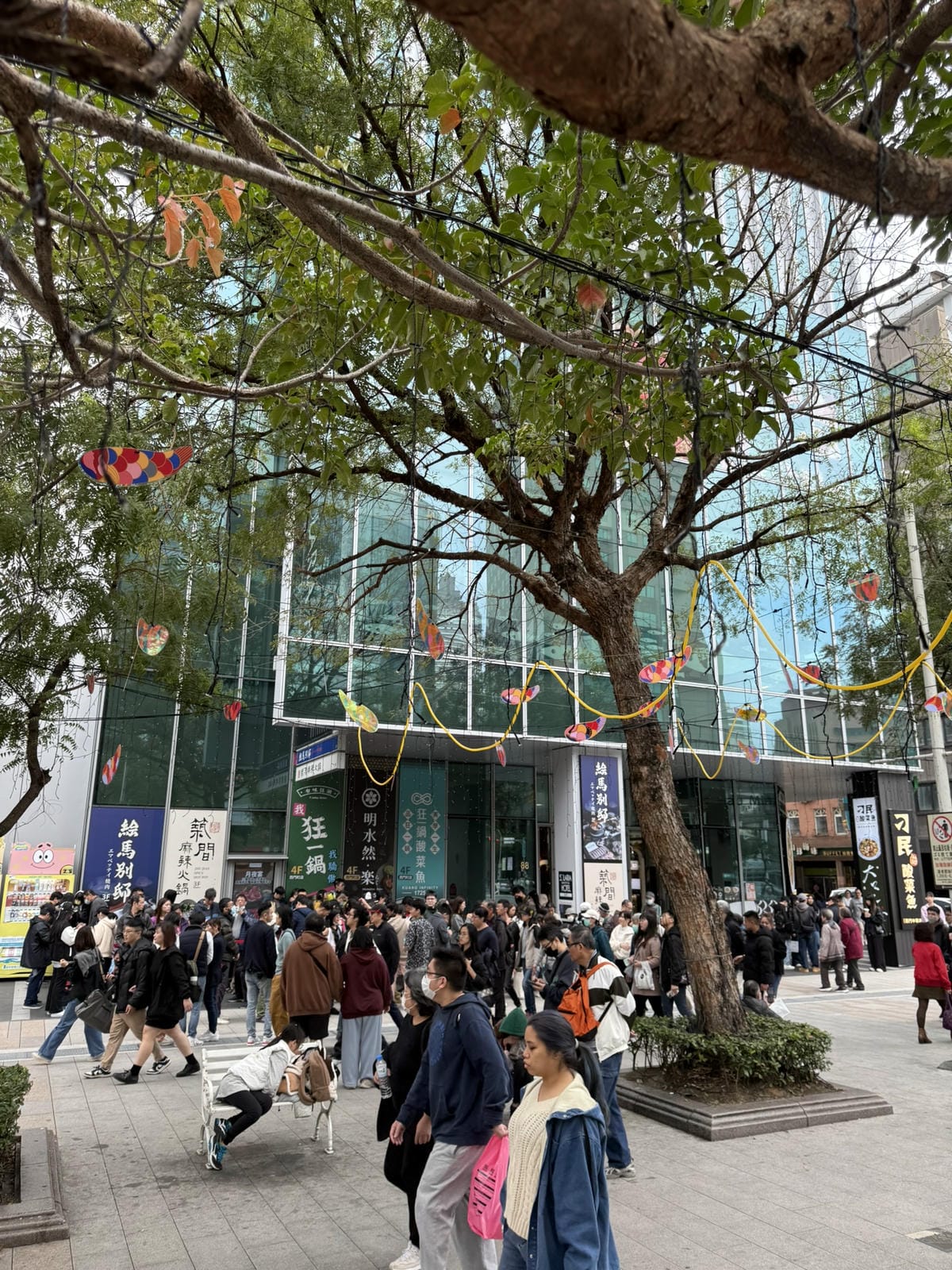 狂一鍋 新台式火鍋(台北西門店) 網路票選新台式火鍋第1名,蔬食自助吧吃到飽,西門町火鍋推薦! - 第4張圖 狂一鍋 新台式火鍋(台北西門店) 網路票選新台式火鍋第1名,蔬食自助吧吃到飽,西門町火鍋推薦!