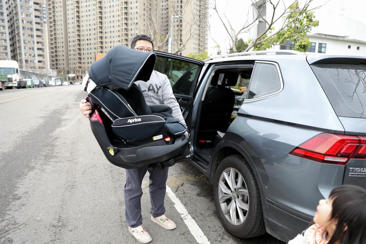 銜接兒童汽車安全座椅 YODA增高墊推薦! ISO-FIX拆裝超方便,可調整高度,體積小省空間 二寶家庭首推!