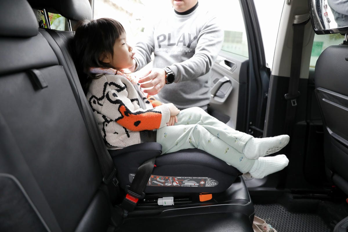 銜接兒童汽車安全座椅 YODA增高墊推薦! ISO-FIX拆裝超方便,可調整高度,體積小省空間 二寶家庭首推!