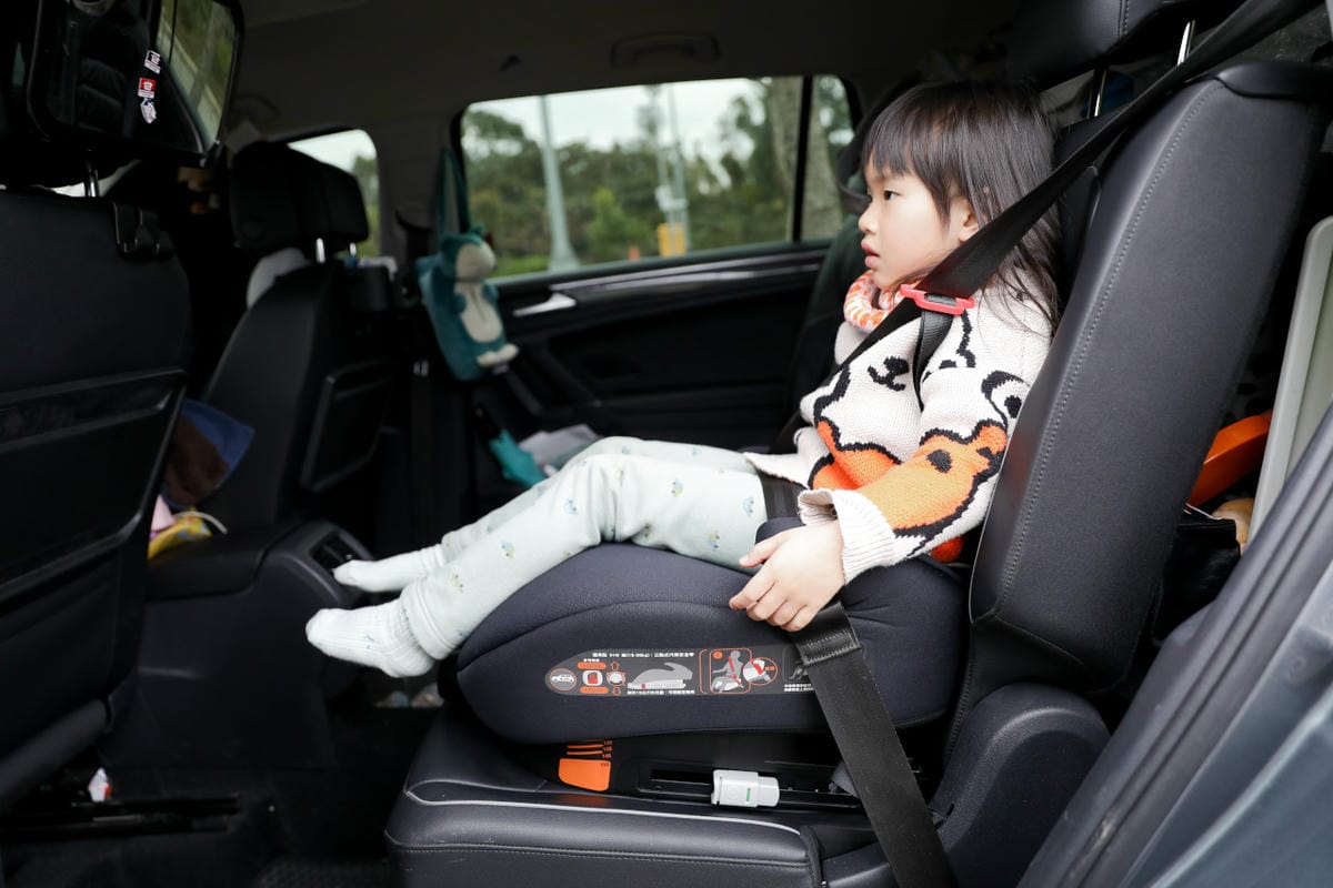 銜接兒童汽車安全座椅 YODA增高墊推薦! ISO-FIX拆裝超方便,可調整高度,體積小省空間 二寶家庭首推!