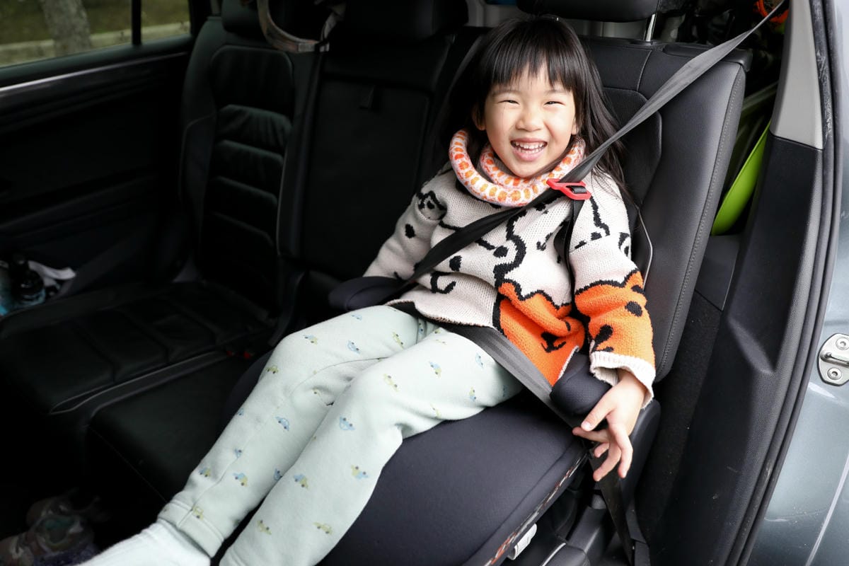 銜接兒童汽車安全座椅 YODA增高墊推薦! ISO-FIX拆裝超方便,可調整高度,體積小省空間 二寶家庭首推!