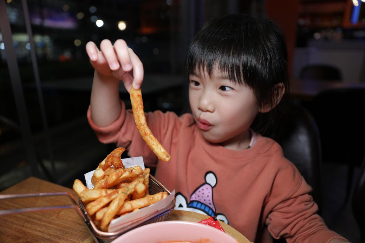 Eatenjoy意享美式廚房(林口店) 林口親子寵物友善餐廳推薦! 義大利麵.漢堡.千層蛋糕都很厲害~