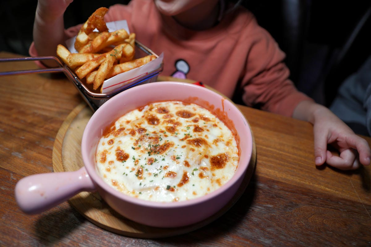 Eatenjoy意享美式廚房(林口店) 林口親子寵物友善餐廳推薦! 義大利麵.漢堡.千層蛋糕都很厲害~